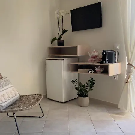 Drosia - Chic & Classic Rooms 3*